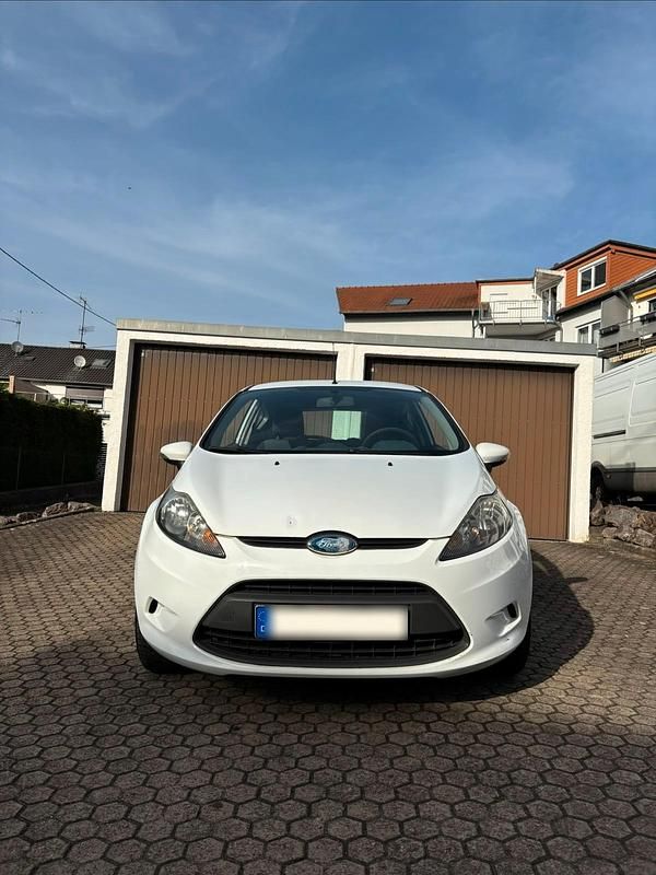 Gebraucht Ford Fiesta 81 PS (59 kW) 2009 Weiß Kleinwagen