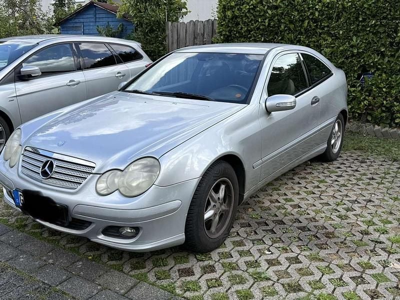 Grau Gebraucht 2004 Mercedes C200 Coupé | 1.150 € (Superpreis) - Bild 1/4