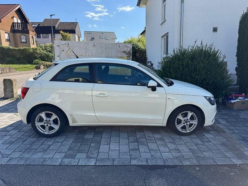 Gebraucht Audi A1 S-Line 86 PS (63 kW) 2011 Weiß Kleinwagen