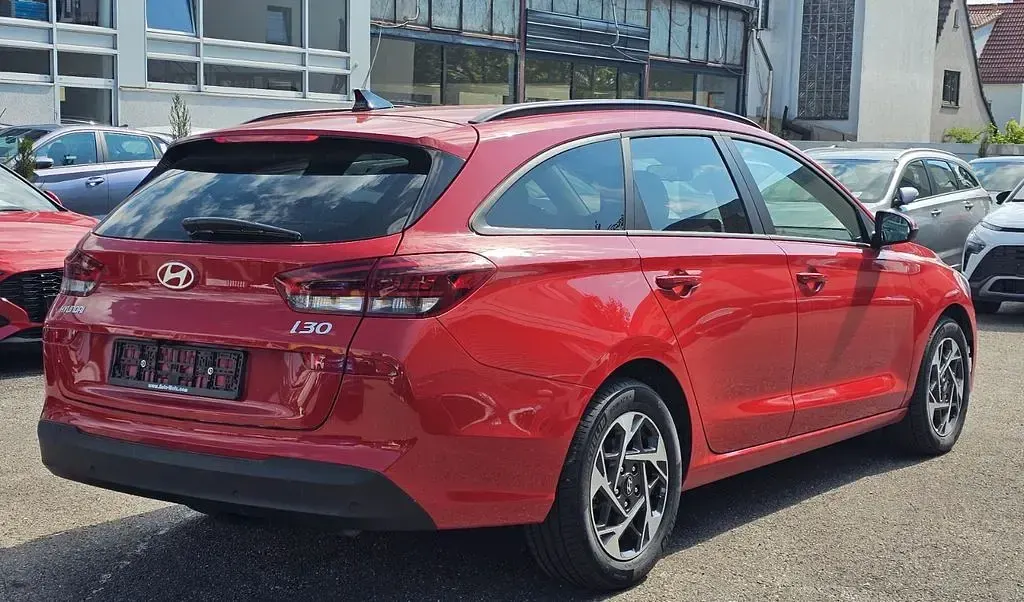 Gebraucht Hyundai i30 140 PS (102 kW) 2025 Rot Limousine