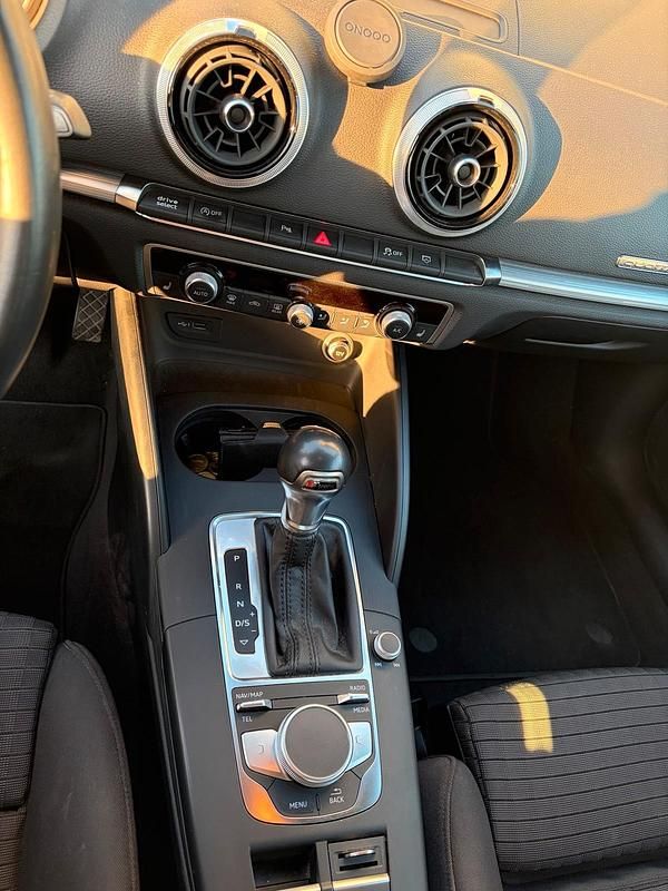 Gebraucht Audi A3 Sportback 184 PS (135 kW) 2019 Blau Kleinwagen