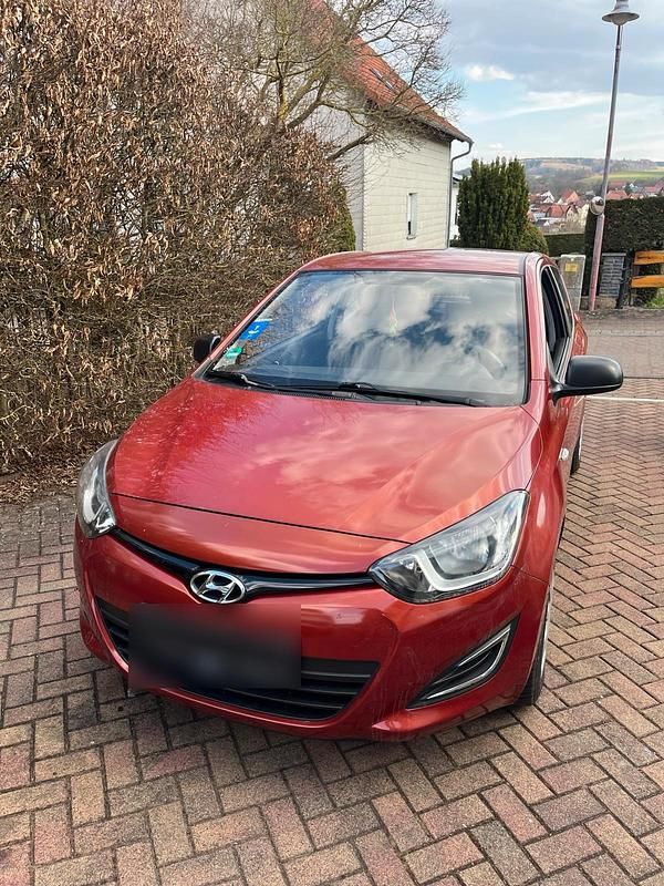 Gebraucht Hyundai i20 86 PS (63 kW) 2013 Rot Kleinwagen