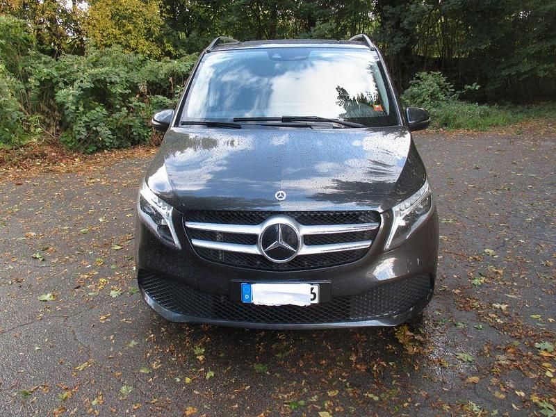 Grau Gebraucht 2022 Mercedes V250 Edition Van / Kleinbus | 45.400 € (Superpreis) - Bild 1/4