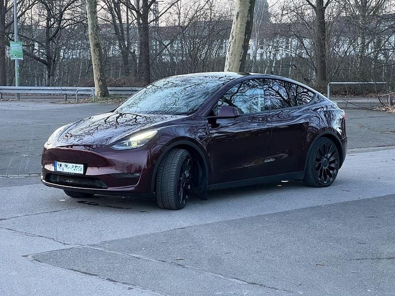 Rot Gebraucht 2023 Tesla Model Y Performance SUV | 39.900 € (Fairer Preis) - Bild 1/4