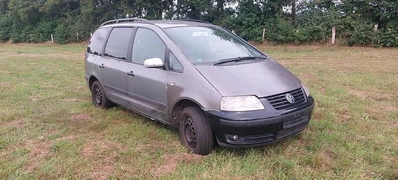 Grau Gebraucht 2003 VW Sharan Van / Kleinbus | 900 € (Superpreis) - Bild 1/4