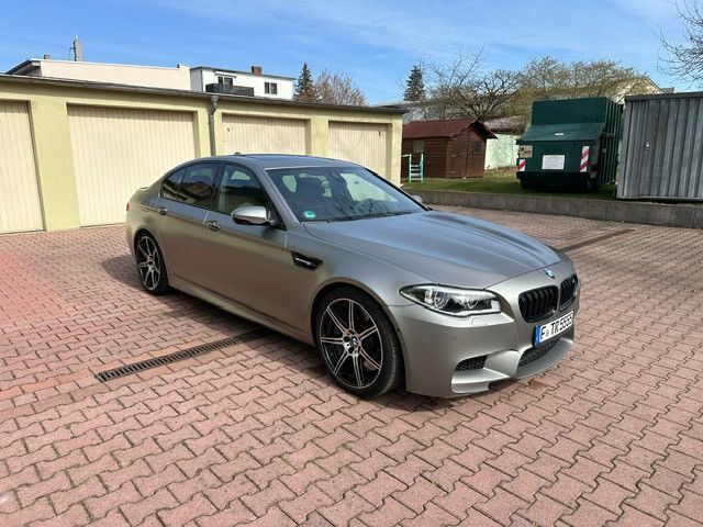 Grau Gebraucht 2014 BMW M5 Sport Line Limousine | 72.999 € - Bild 1/4