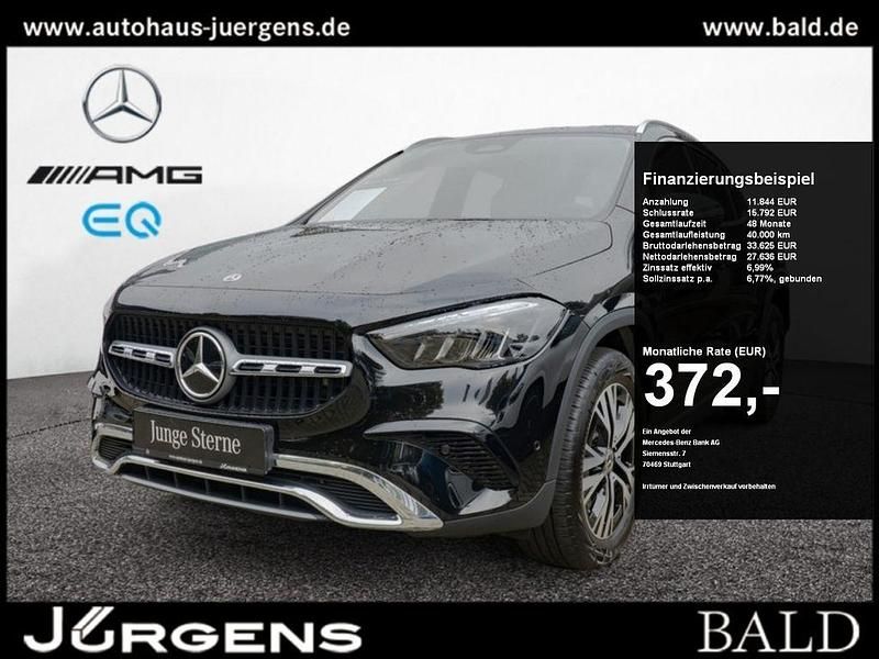 Schwarz kosmosschwarz metallic Gebraucht 2025 Mercedes GLA180 Progressive SUV | 39.450 € (Fairer Preis) - Bild 1/4