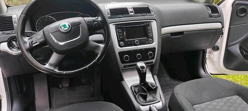 Gebraucht Skoda Octavia 105 PS (77 kW) 2012 Weiß Kombi