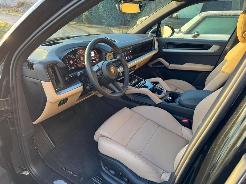 Gebraucht Porsche Cayenne 354 PS (260 kW) 2025 Schwarz SUV