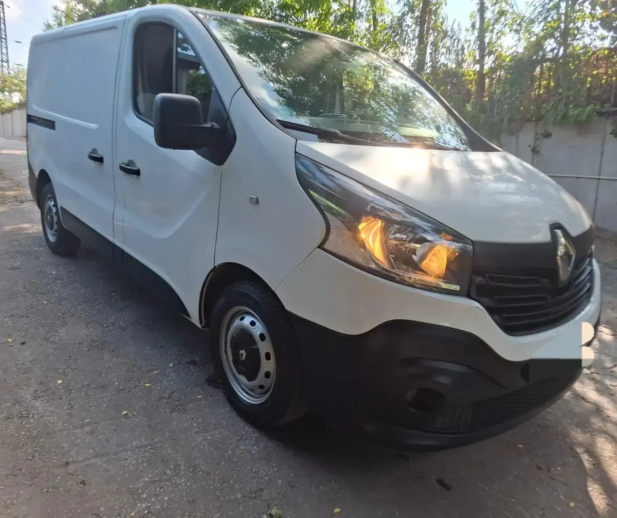 Gebraucht Renault Trafic 120 PS (88 kW) 2016 Weiß Van / Kleinbus