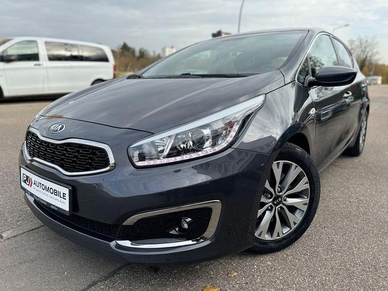 Andere Gebraucht 2017 Kia Ceed DREAM-TEAM Edition Kleinwagen | 11.499 € (Fairer Preis) - Bild 1/4