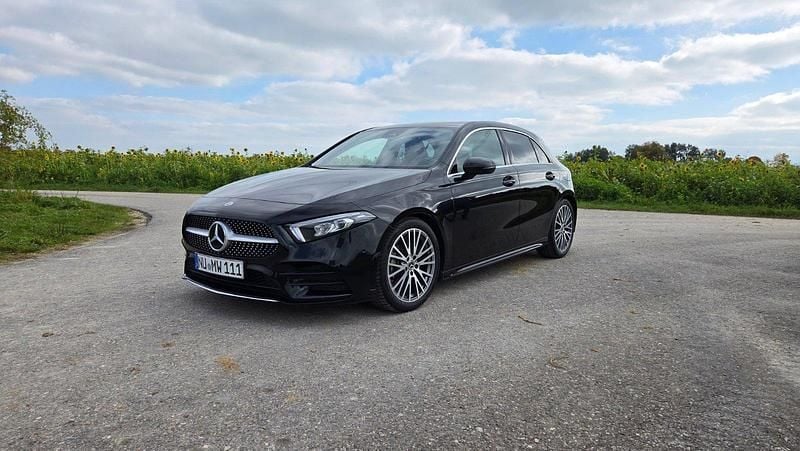 Gebraucht Mercedes A200 AMG line 163 PS (119 kW) 2022 Schwarz Limousine