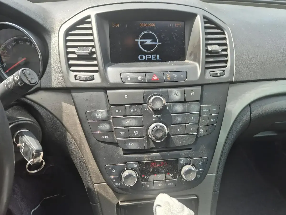 Gebraucht Opel Insignia 131 PS (96 kW) 2013 Schwarz Kombi
