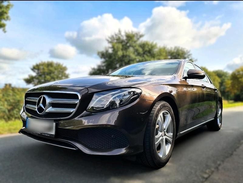 Gebraucht Mercedes E220 194 PS (142 kW) 2016 Braun Limousine