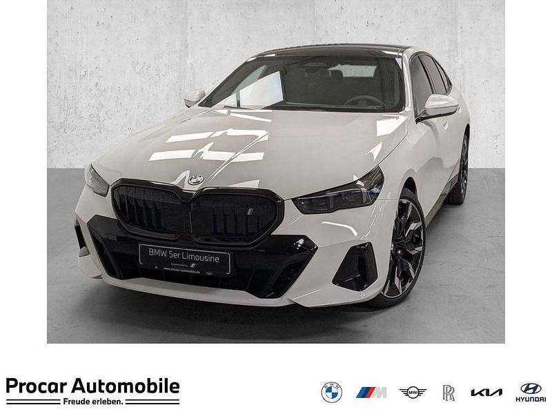 Weiß Neu 2025 BMW i5 M Sport Limousine | 79.990 € (Teuer) - Bild 1/4