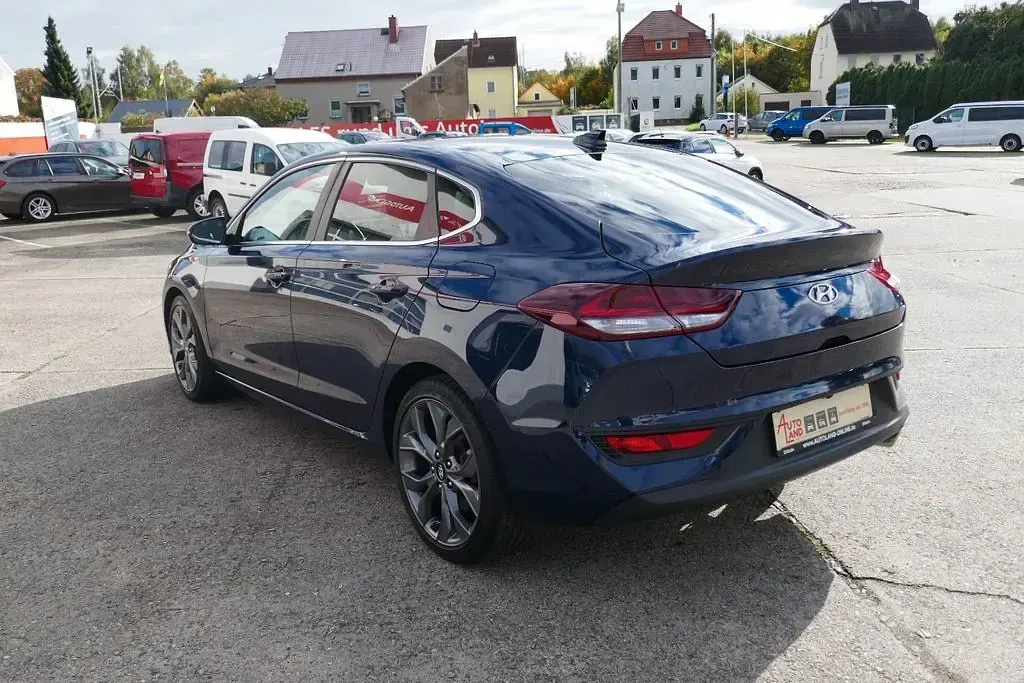 Gebraucht Hyundai i30 Premium 140 PS (102 kW) 2020 Blau Limousine