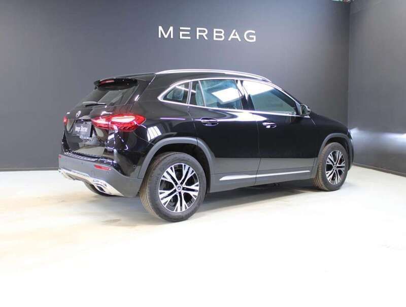 Gebraucht Mercedes GLA220 Advanced 190 PS (139 kW) 2023 Metalliclack kosmosschwarz SUV