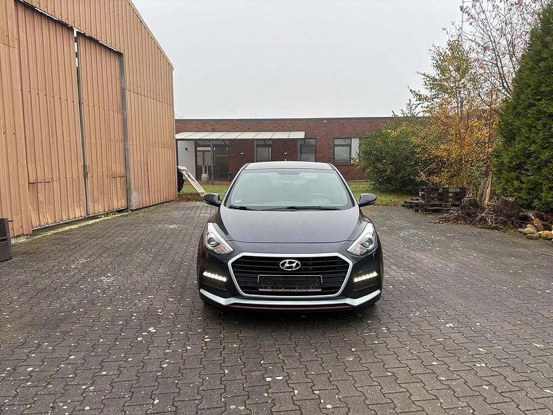 Schwarz Gebraucht 2017 Hyundai i30 Turbo Coupé | 12.000 € (Teuer) - Bild 1/4