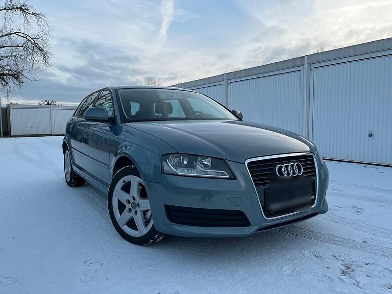 Blau Gebraucht 2009 Audi A3 Sportback Kleinwagen | 8.590 € (Etwas zu teuer) - Bild 1/4