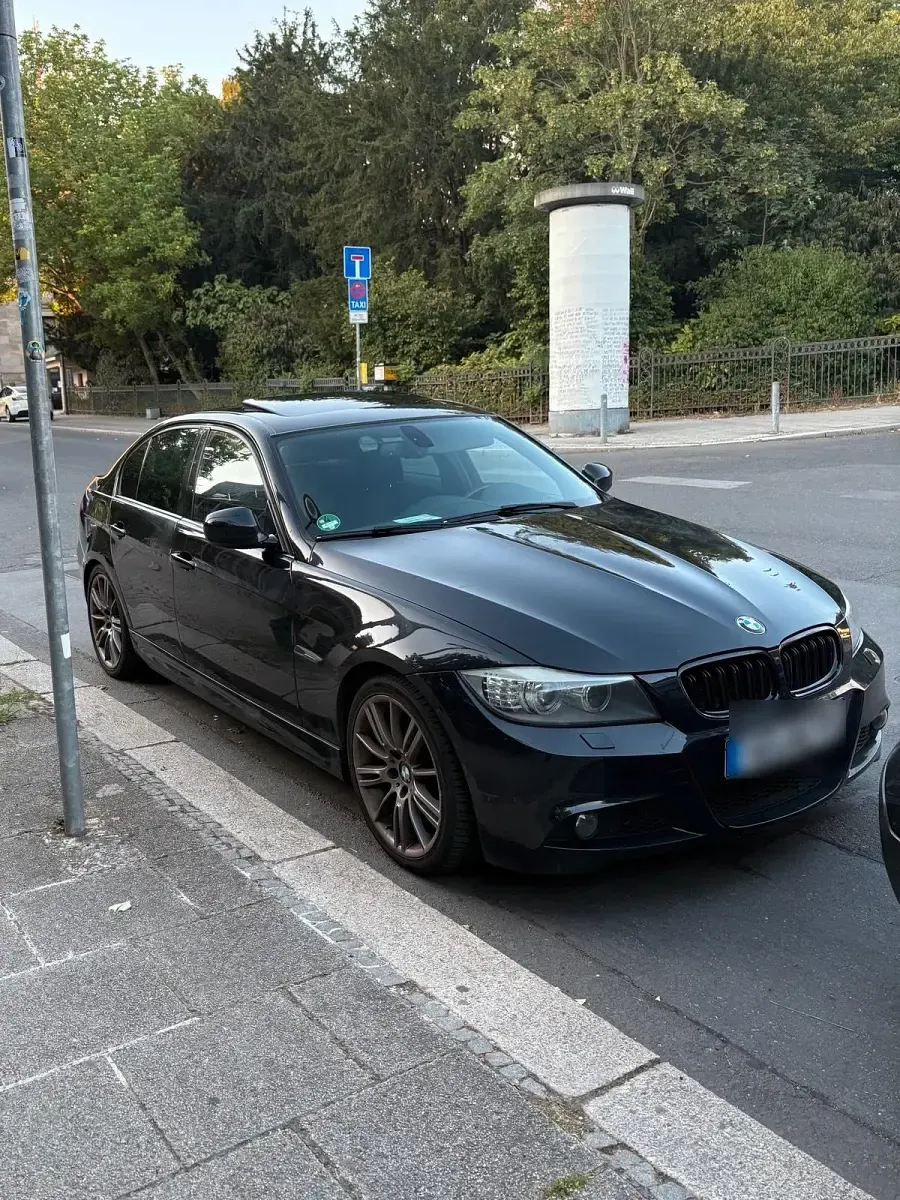Gebraucht BMW 318 M Sport 143 PS (105 kW) 2011 Schwarz Limousine