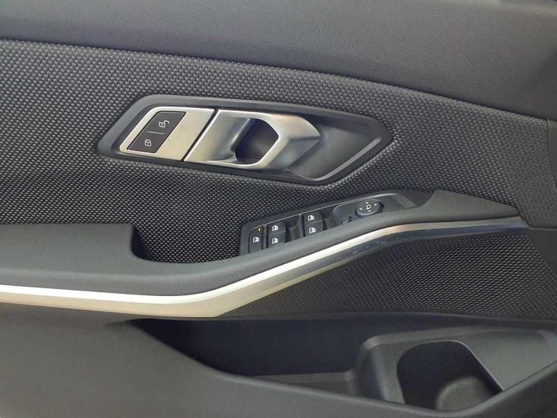 Gebraucht BMW 320 Advantage 190 PS (139 kW) 2021 Schwarz uni Limousine