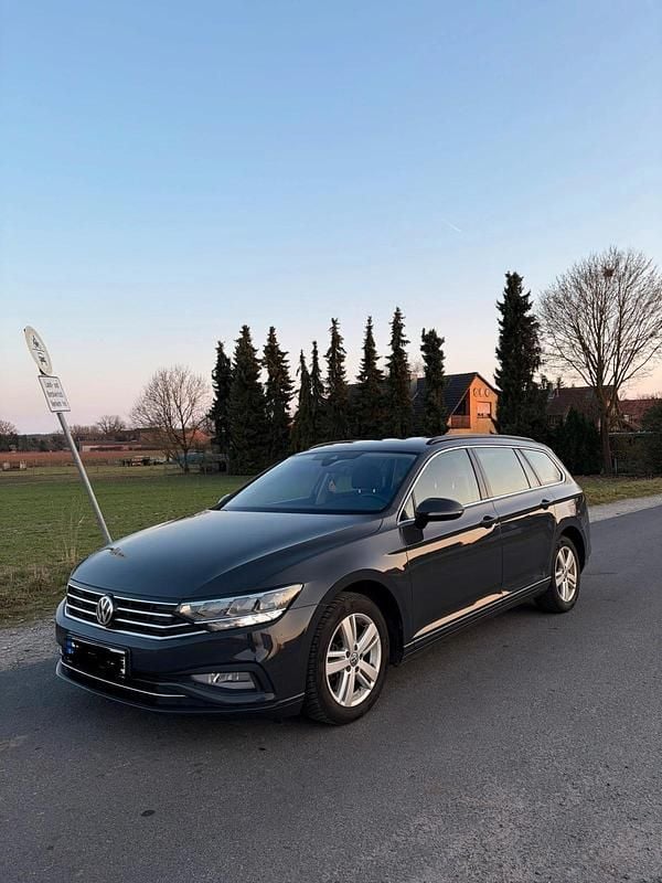 Gebraucht VW Passat 150 PS (110 kW) 2019 Grau Kombi