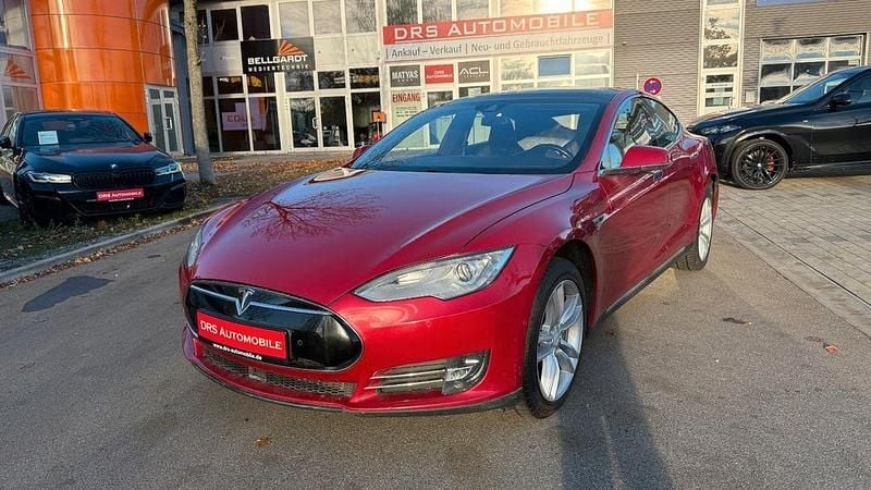 Rot Gebraucht 2015 Tesla Model S Limousine | 13.900 € (Guter Preis) - Bild 1/4