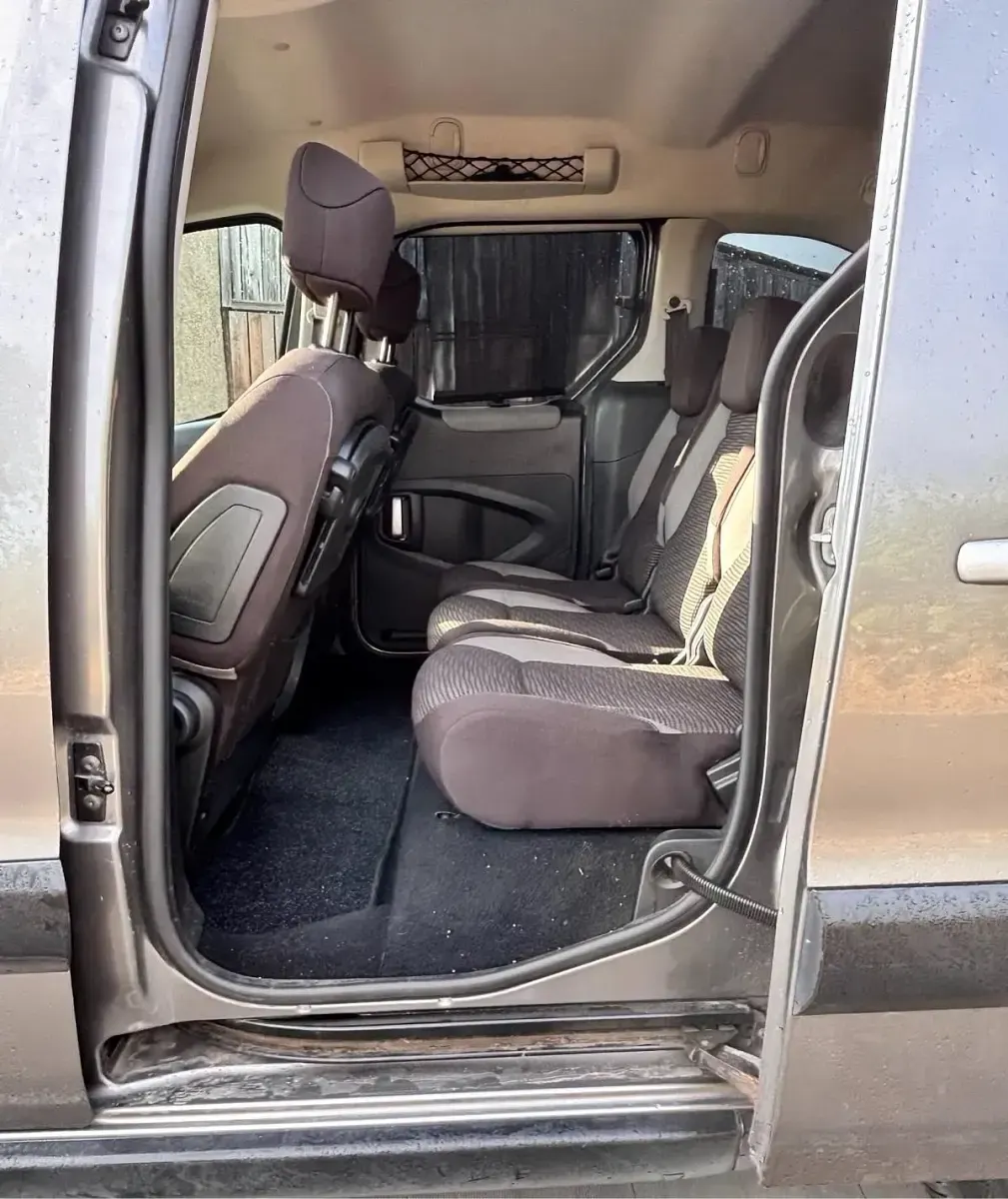 Gebraucht Peugeot TePee 110 PS (80 kW) 2010 Grau Kombi