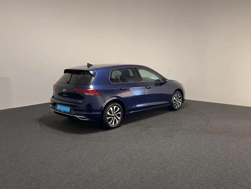 Gebraucht VW Golf VIII Active 150 PS (110 kW) 2023 Blau Limousine