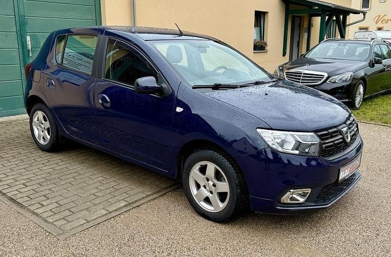 Blau Gebraucht 2017 Dacia Sandero Lauréate Kleinwagen | 7.490 € (Guter Preis) - Bild 1/4