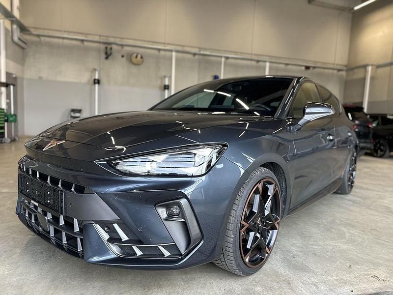 Grau Gebraucht 2025 Cupra Leon Limousine | 29.900 € (Guter Preis) - Bild 1/4
