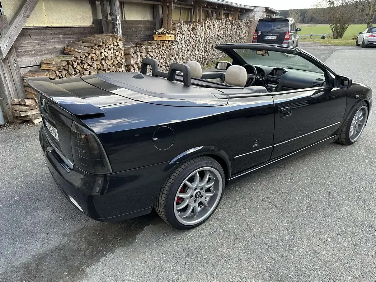 Gebraucht Opel Astra Cabriolet 147 PS (108 kW) 2002 Schwarz Cabrio