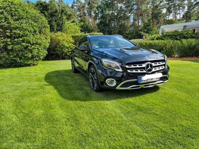 Schwarz Gebraucht 2017 Mercedes GLA200 Urban SUV | 17.900 € (Superpreis) - Bild 1/4