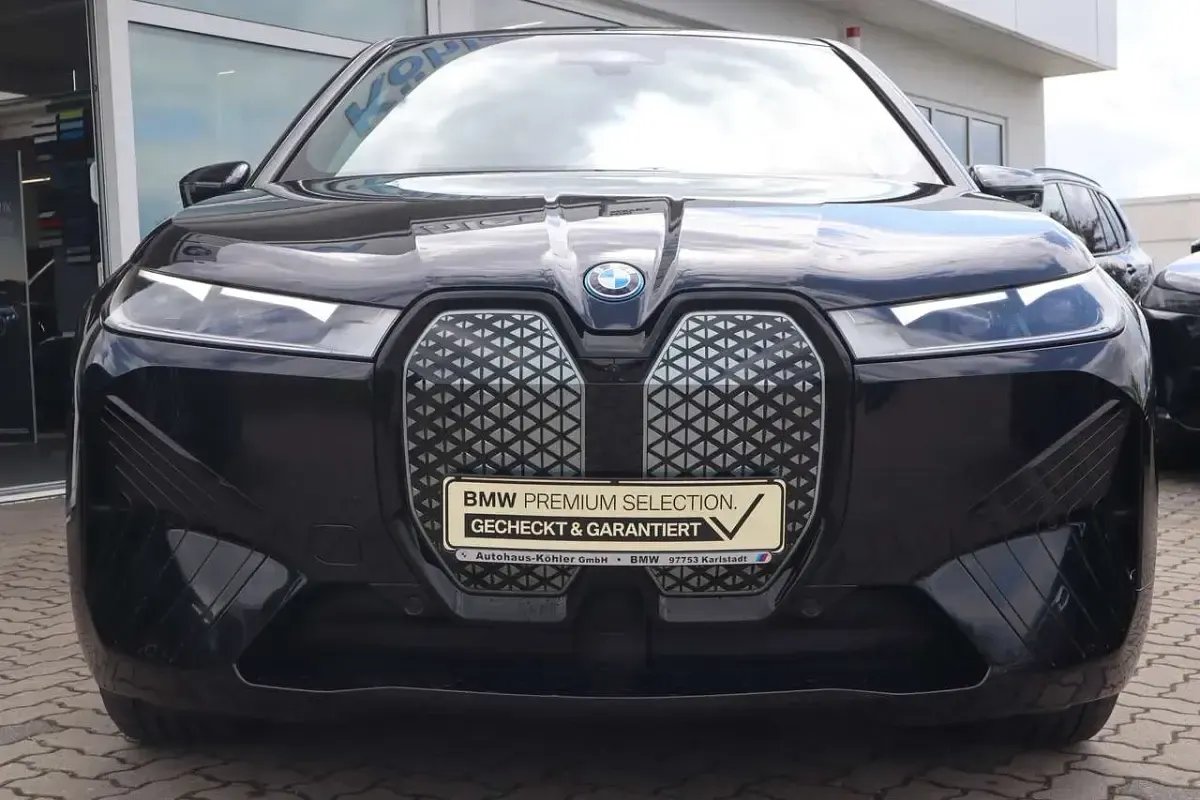 Gebraucht BMW iX 239 kW (326 PS) 2023 Saphirschwarz SUV