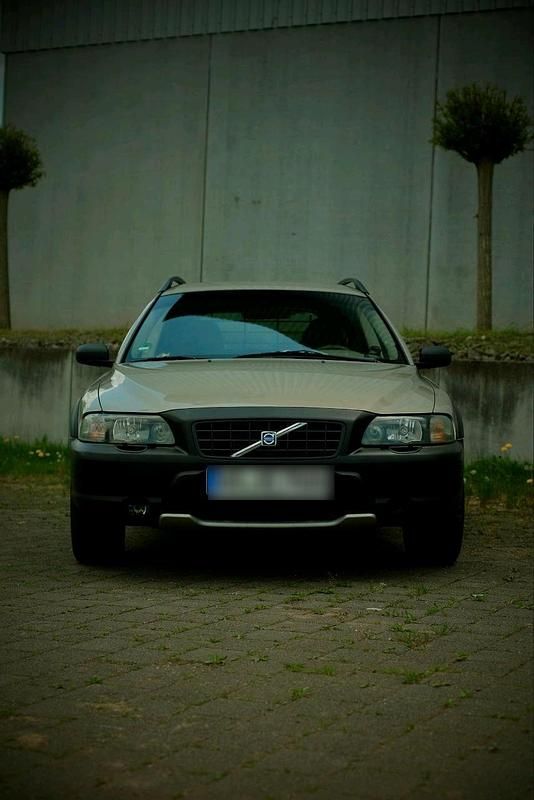 Braun Gebraucht 2003 Volvo XC70 Kombi | 2.000 € (Fairer Preis) - Bild 1/4