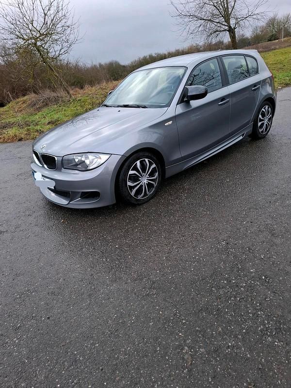 Gebraucht BMW 116 122 PS (89 kW) 2011 Grau Kleinwagen