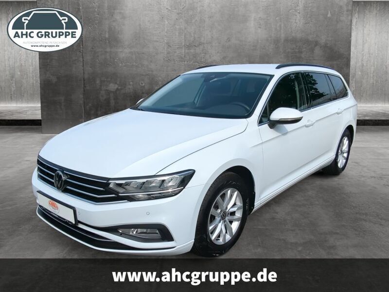 Weiss Gebraucht 2022 VW Passat Business Kombi | 19.930 € (Fairer Preis) - Bild 1/4