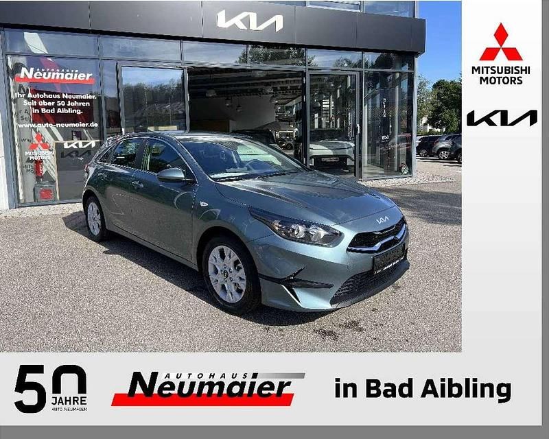 Neu Kia Ceed 101 PS (74 kW) 2026 Grau Kleinwagen