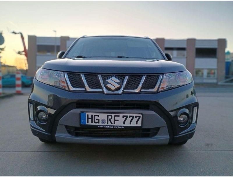 Schwarz Gebraucht 2017 Suzuki Vitara SUV | 12.400 € (Guter Preis) - Bild 1/4