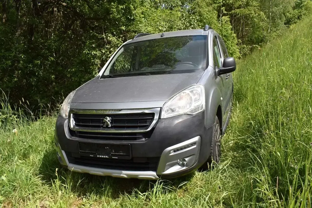Gebraucht Peugeot Partner Tepee Outdoor 110 PS (80 kW) 2017 Gris artense Van / Kleinbus