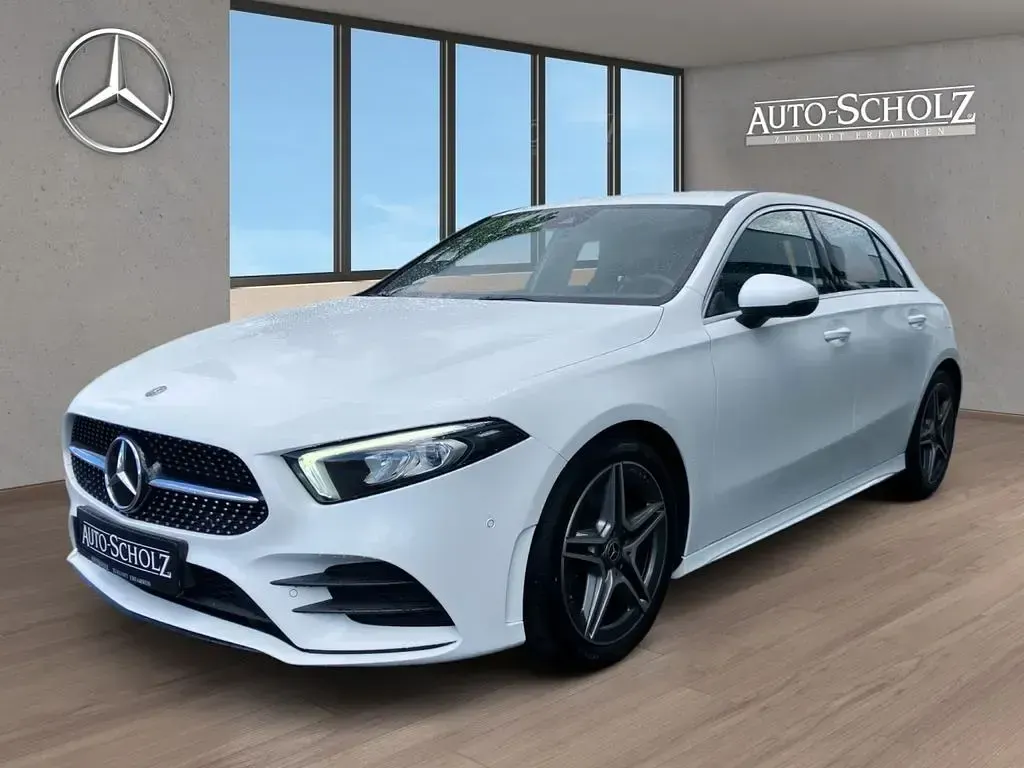 Gebraucht Mercedes A180 AMG 116 PS (85 kW) 2019 Weiß Limousine