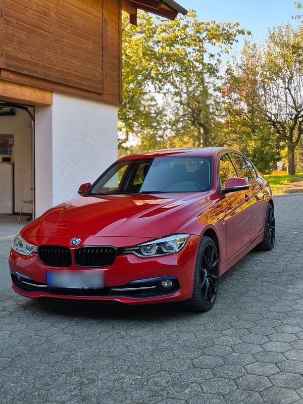 Gebraucht BMW 330 Sport Line 252 PS (185 kW) 2016 Rot Limousine