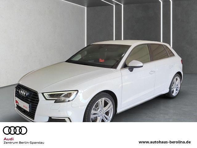 Weiß Gebraucht 2020 Audi A3 Sportback e-tron S-Line Limousine | 19.888 € (Superpreis) - Bild 1/4