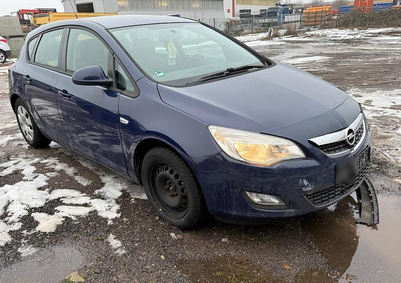Gebraucht Opel Astra 116 PS (85 kW) 2010 Blau Limousine