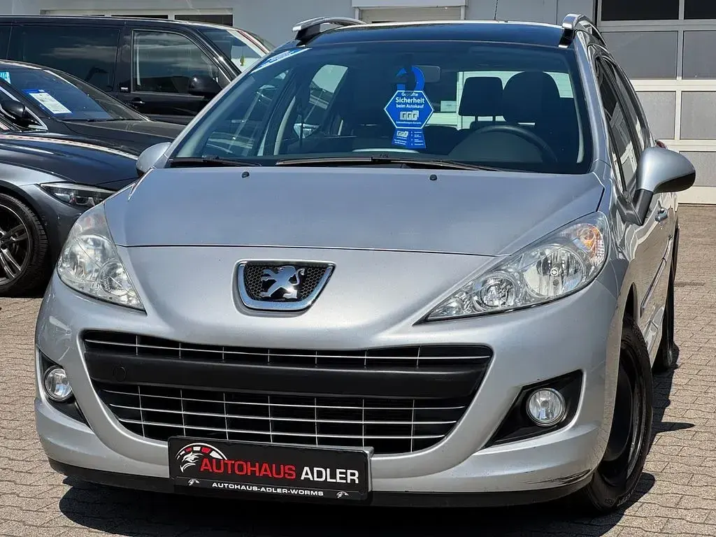 Gebraucht Peugeot 207 Tendance 92 PS (67 kW) 2011 Silber Kombi