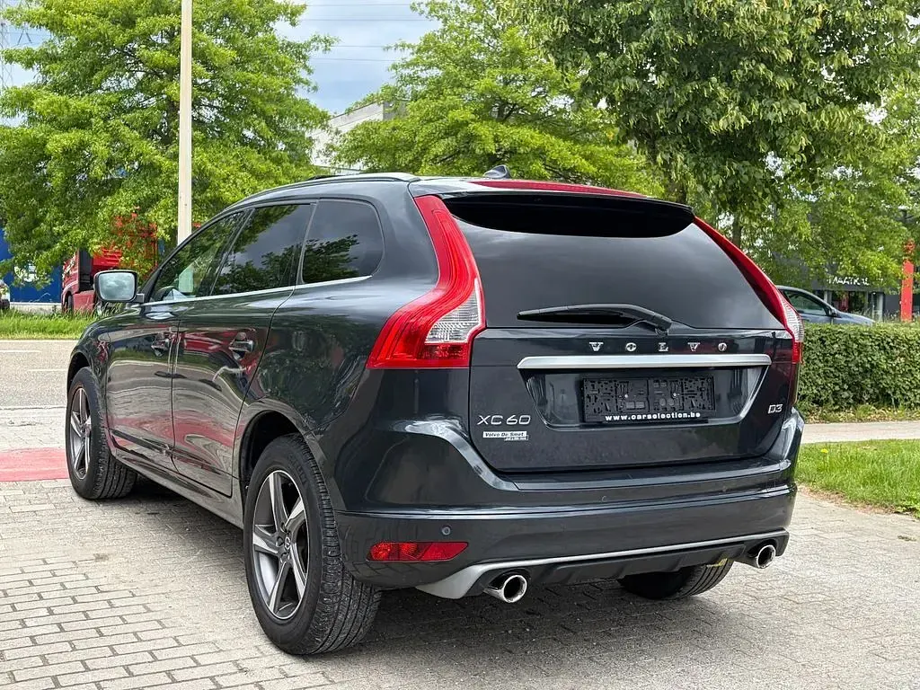 Gebraucht Volvo XC60 R-Design 150 PS (110 kW) 2016 Grau SUV