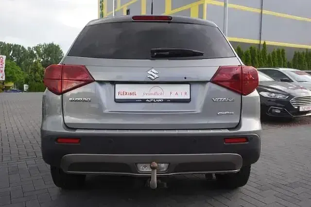 Gebraucht Suzuki Vitara 140 PS (102 kW) 2020 Grau SUV