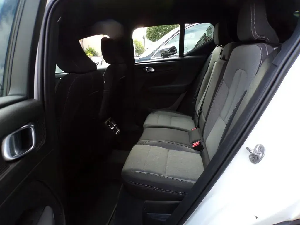 Gebraucht Volvo XC40 Core 129 PS (94 kW) 2023 Weiß SUV