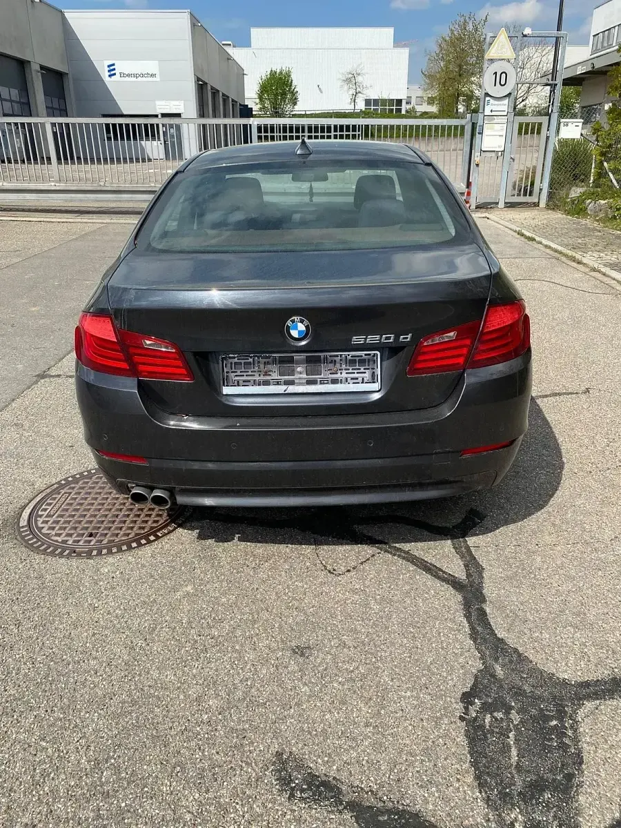 Gebraucht BMW 520 184 PS (135 kW) 2013 Schwarz Limousine