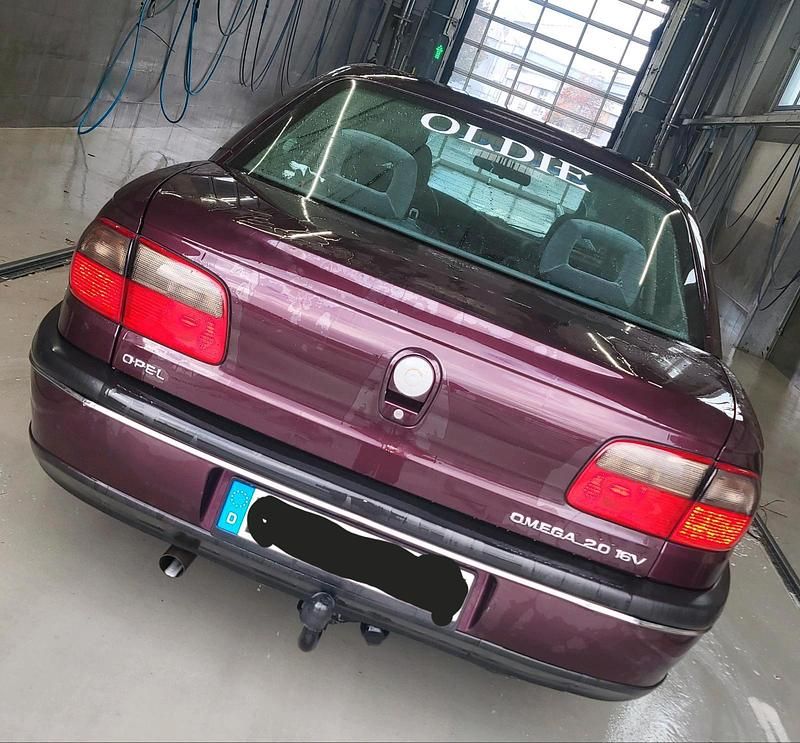 Gebraucht Opel Omega 136 PS (100 kW) 1995 Rot Limousine